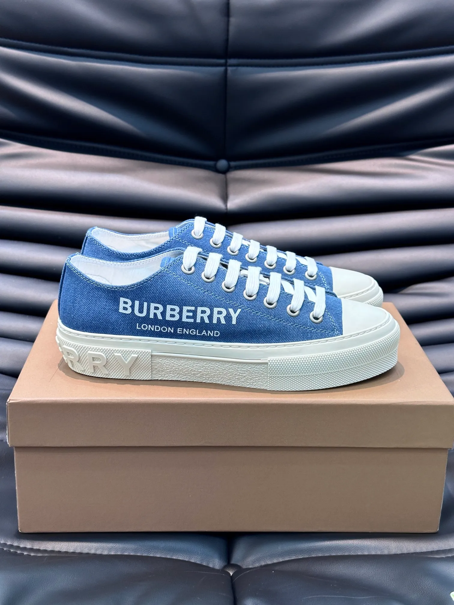 Men's shoes 💰p380 "BURBERR*" men's classic low-top sneakers, reinterpreted with Vintage retro plaid cotton material and decorated with a new brand logo. First-layer sheepskin lining, embossed Burberry lettering logo on the heel, T men's shoes 💰pU original outsole! Size: 38-44 (45 customized)